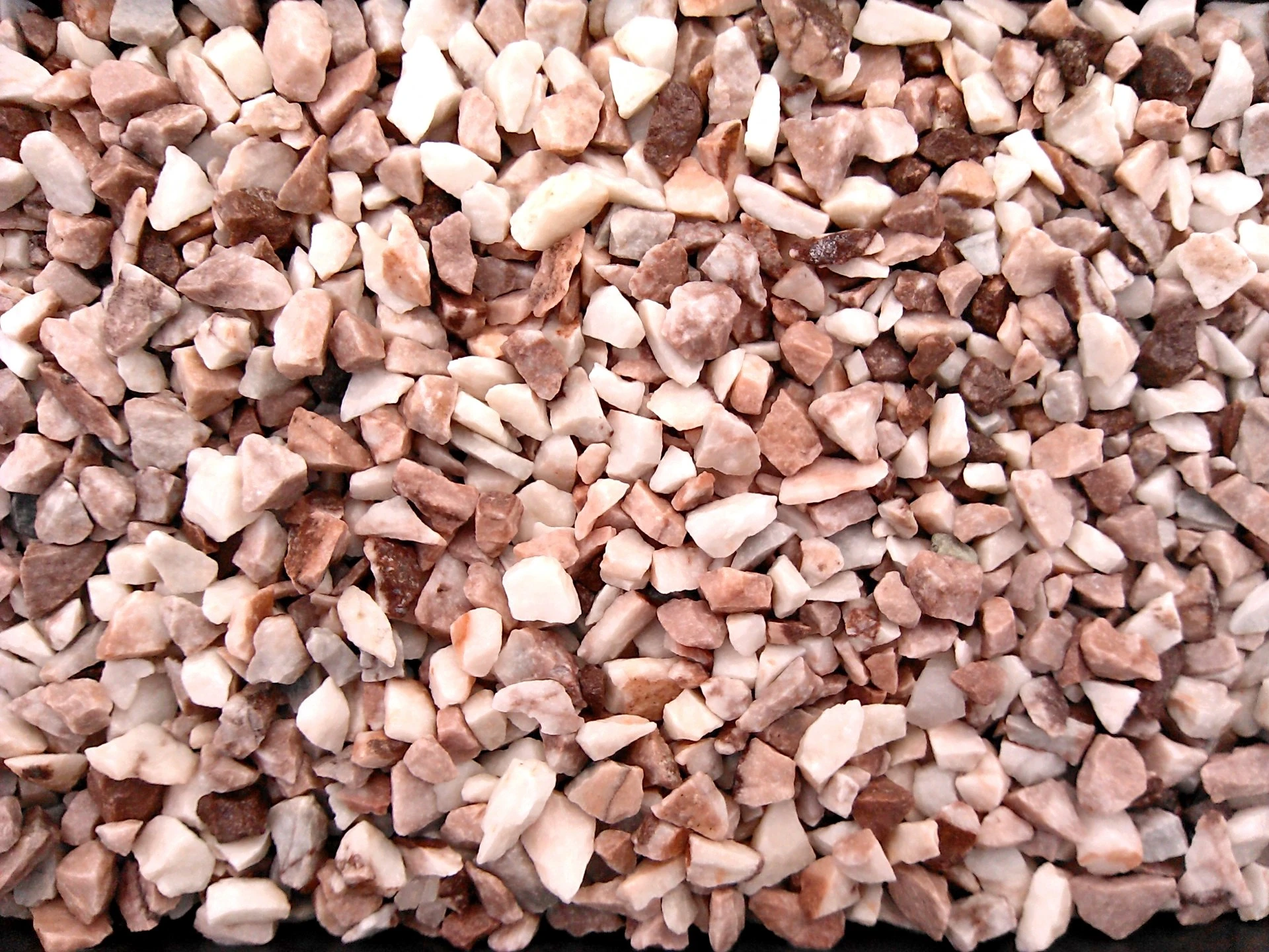 Vápenec růžový 0,4 - 0,8 cm